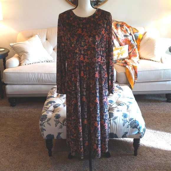 Emery Rose Dresses & Skirts - Emery Rose faux corduroy floral dress size M